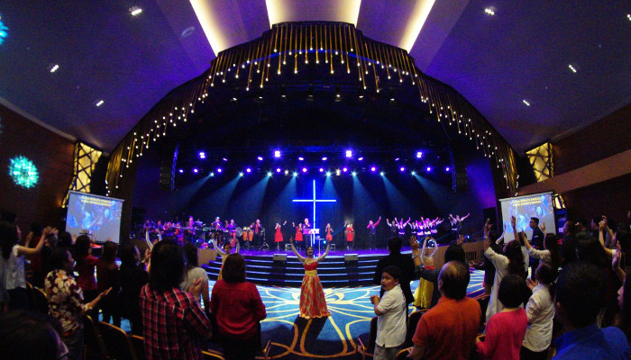 ASIIS creates camera-friendly church lighting with CHAUVET Professional
