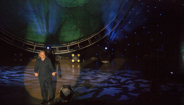 Robe has a laugh with Bill Bailey