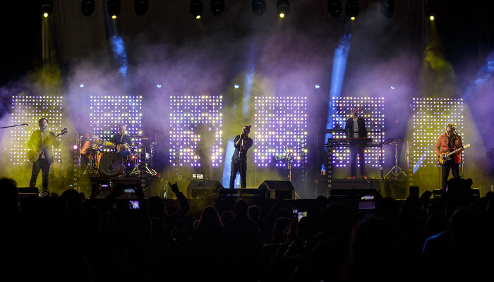 Félix Peralta gives Café Tacvba a scenic looks with CHAUVET Professional