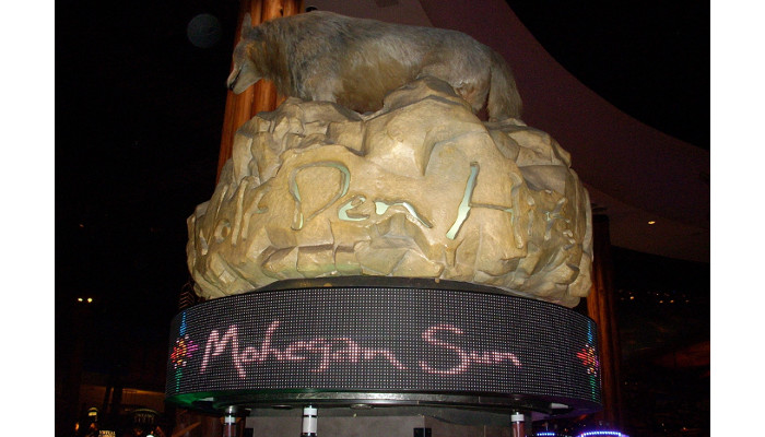 Mohegan Sun Casino adds advertising and promotional capabilities to slots with NanoLumens® truly curved 360-degree displays