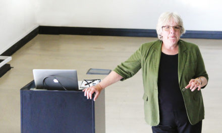Anne Valentino Sets to bar for Women in Lighting