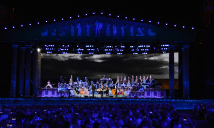 ANDRÉ RIEU LIGHTS UP THE STAGE WITH MARTIN