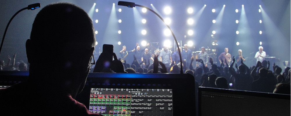 TELLSON JAMES GUIDES MARK KNOPFLER’S TOUR WITH HOG 4