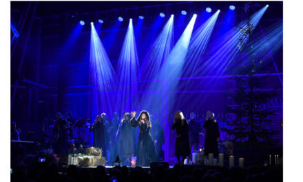 CAROLA GETS FESTIVE WITH ROBE